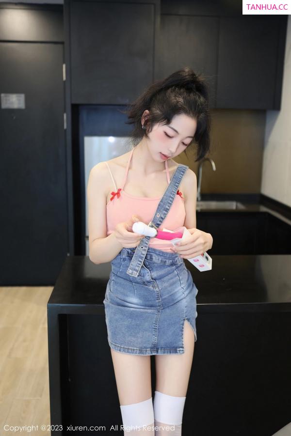 刘蓝蔻 Eva_茜茜 [XiuRen]高清写真图 2023.05.29 No.6816 茜茜Kimi 丝袜美腿第18张图片